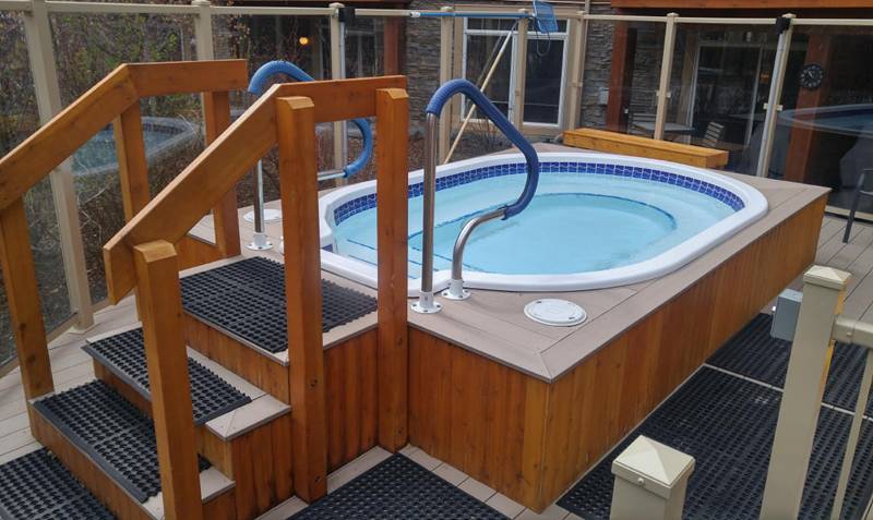 CourtYardHotTub1.jpg